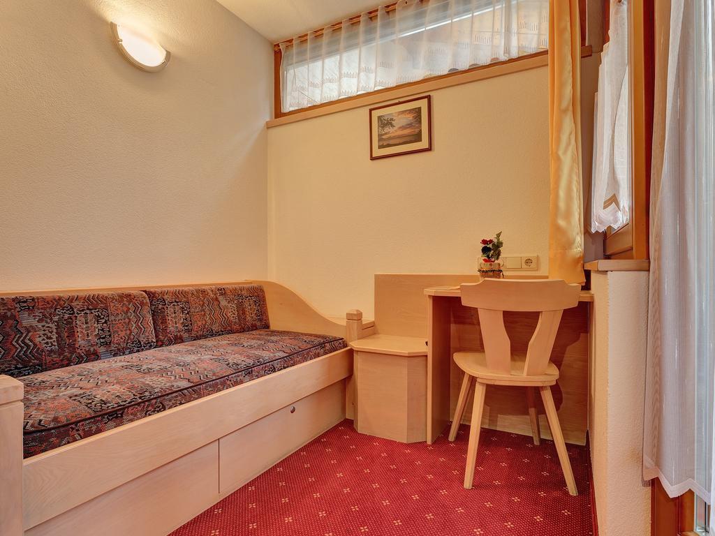 Hotel Gisserhof Ahrntal Room photo