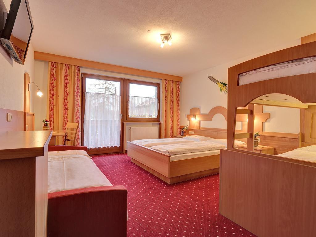 Hotel Gisserhof Ahrntal Room photo