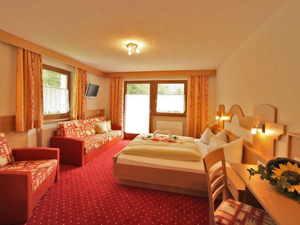 Hotel Gisserhof Ahrntal Room photo